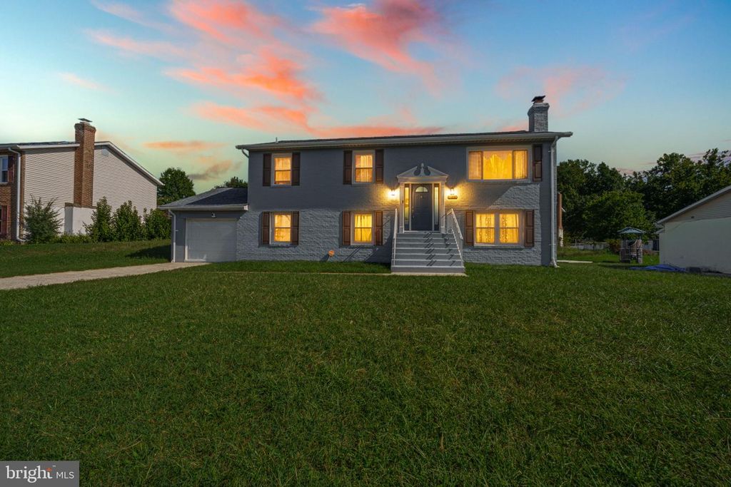 8916 TRUBADOR DR, Clinton, MD 20735