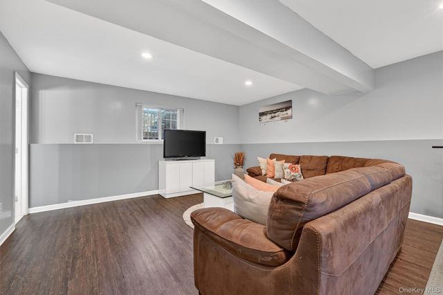 6 Vista Drive, Chester, NY 10918