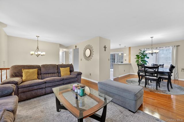 6 Vista Drive, Chester, NY 10918