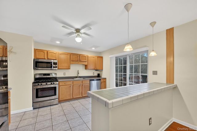 6 Vista Drive, Chester, NY 10918