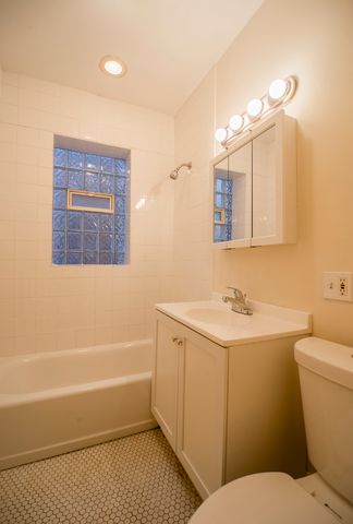 7648 N GREENVIEW Avenue 3, Chicago, IL 60626