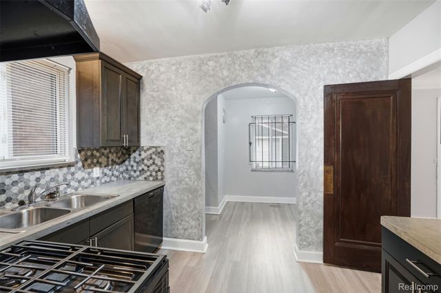 18625 Cherrylawn Street, Detroit, MI 48221