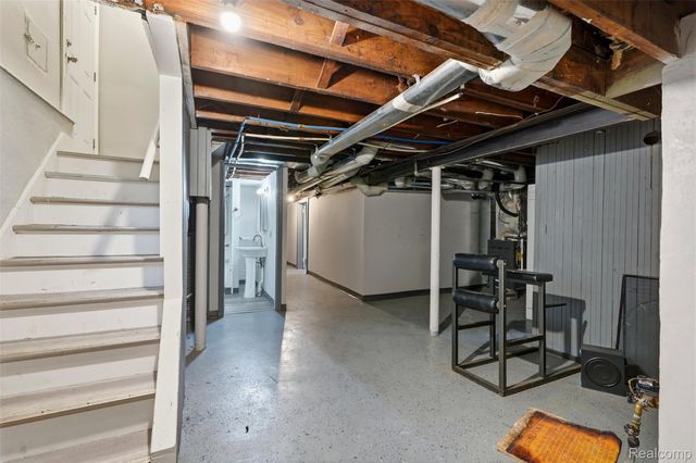 18625 Cherrylawn Street, Detroit, MI 48221