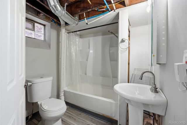 18625 Cherrylawn Street, Detroit, MI 48221