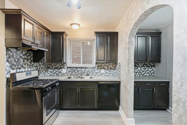 18625 Cherrylawn Street, Detroit, MI 48221