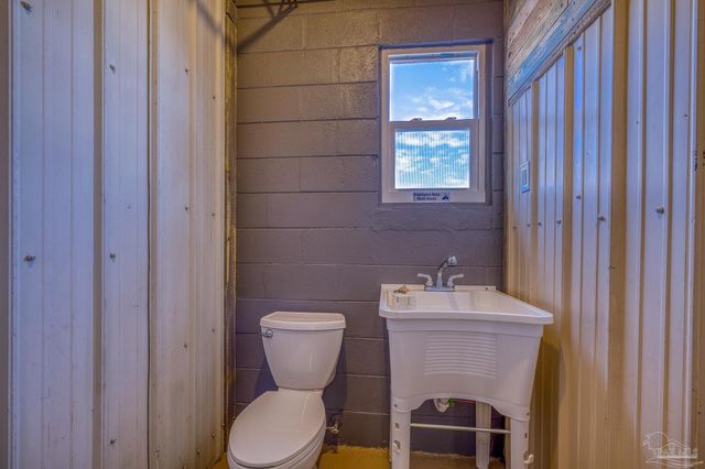 5770 Stewart St, Milton, FL 32570