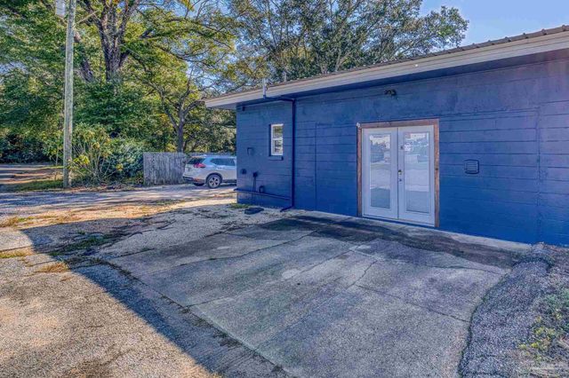 5770 Stewart St, Milton, FL 32570