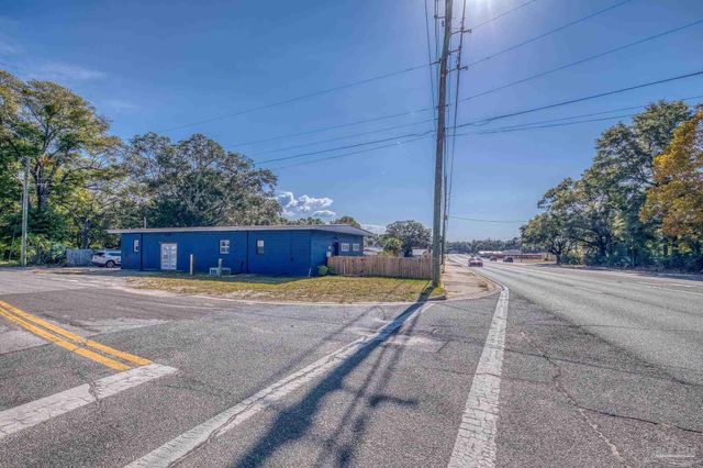 5770 Stewart St, Milton, FL 32570