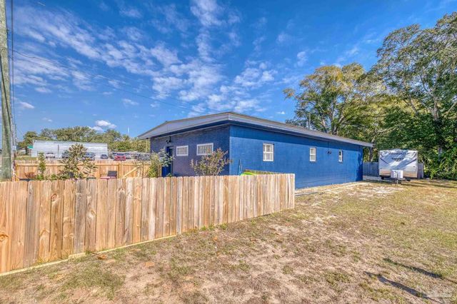 5770 Stewart St, Milton, FL 32570