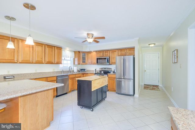 655 ASHTON DR, Falling Waters, WV 25419