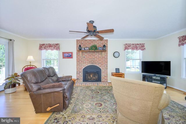 655 ASHTON DR, Falling Waters, WV 25419