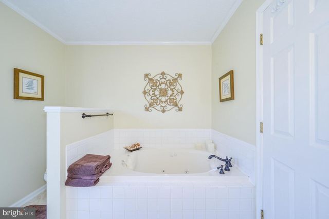 655 ASHTON DR, Falling Waters, WV 25419