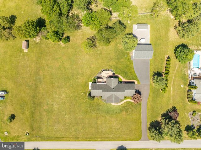 655 ASHTON DR, Falling Waters, WV 25419