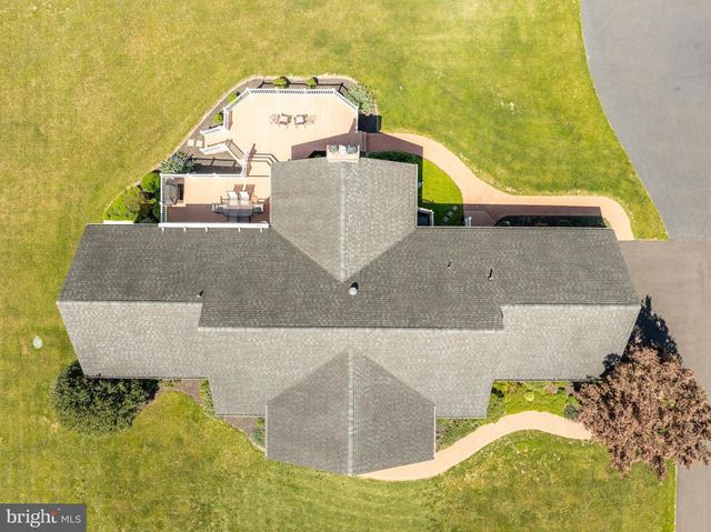 655 ASHTON DR, Falling Waters, WV 25419