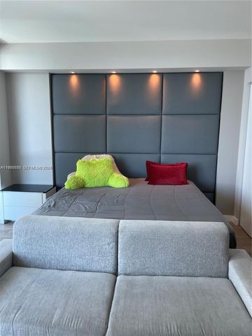 1100 S Miami Ave 2105, Miami, FL 33130