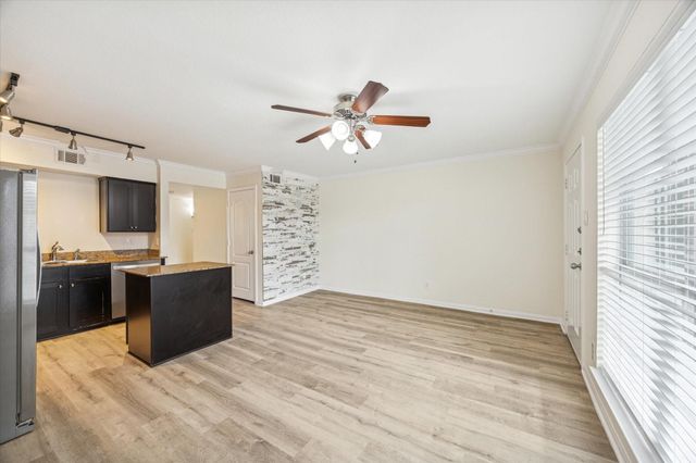 300 Pecore Street 29, Houston, TX 77009