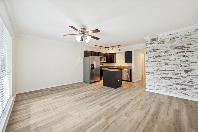 300 Pecore Street 29, Houston, TX 77009