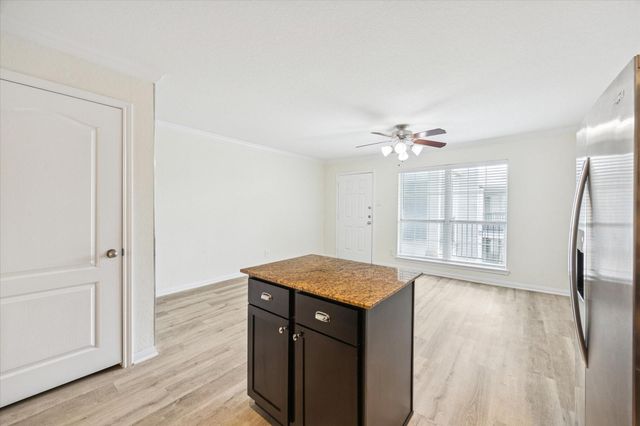 300 Pecore Street 29, Houston, TX 77009