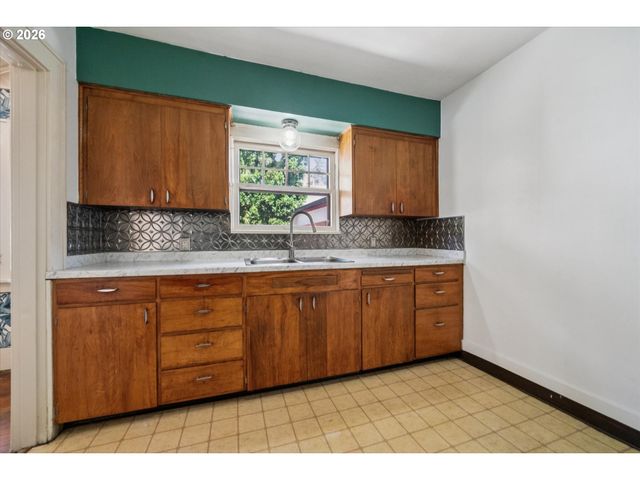 6124 N VANCOUVER Ave, Portland, OR 97217