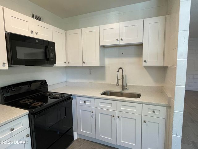87 Ford Street, Ormond Beach, FL 32174