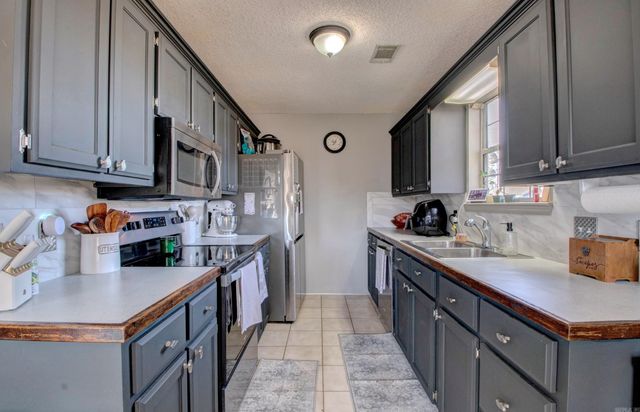 385 Pearl Stone Drive, Lonoke, AR 72086