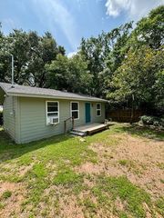 520 Mcguire Road, Huntsville, TX 77340