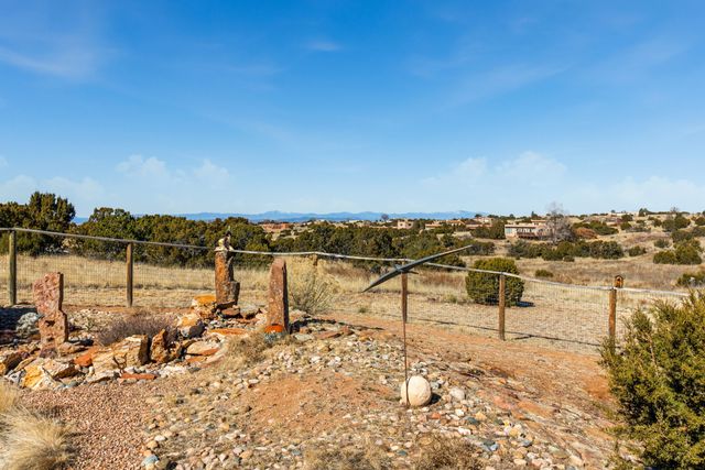 16 Cuesta Road, Santa Fe, NM 87508