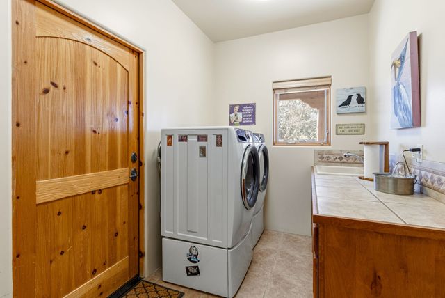 16 Cuesta Road, Santa Fe, NM 87508