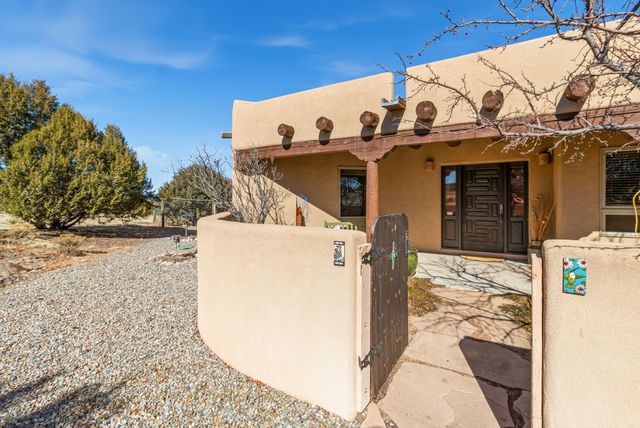 16 Cuesta Road, Santa Fe, NM 87508