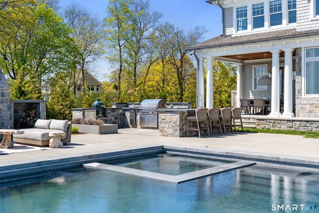 379 Ocean Drive West, Stamford, CT 06902
