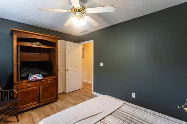 512 Lindsey Way, Social Circle, GA 30025