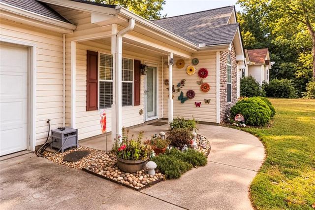 512 Lindsey Way, Social Circle, GA 30025