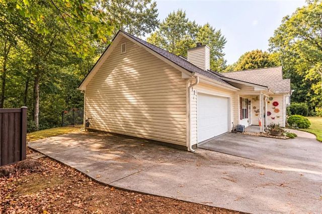512 Lindsey Way, Social Circle, GA 30025