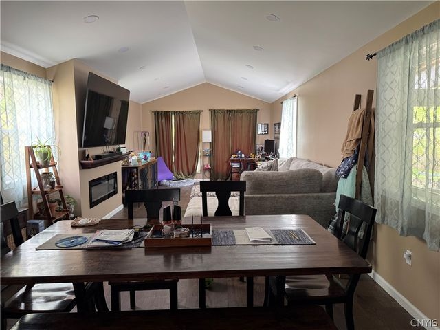52 Beechwood Road, New Hartford, NY 13413