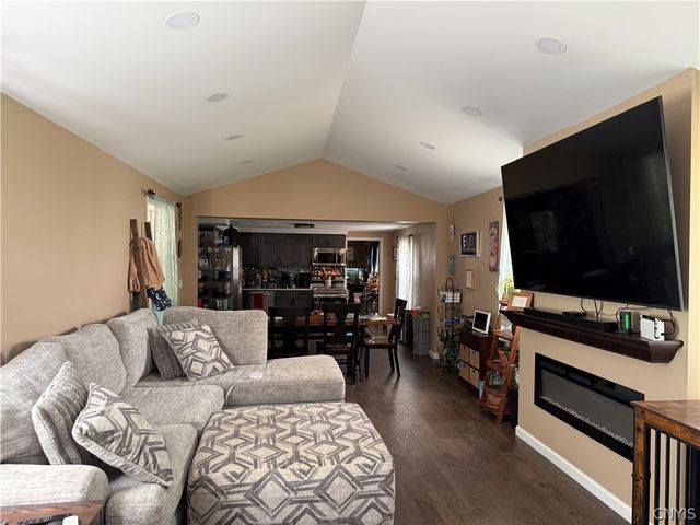 52 Beechwood Road, New Hartford, NY 13413