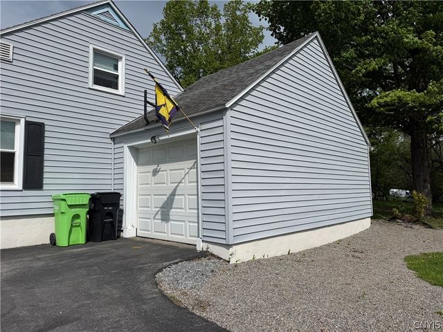 52 Beechwood Road, New Hartford, NY 13413