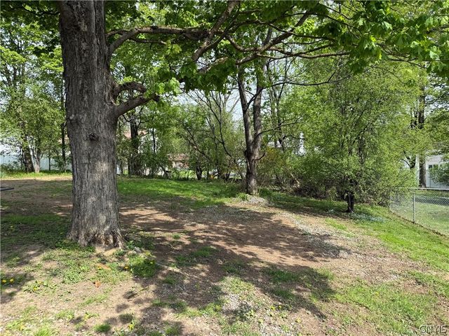 52 Beechwood Road, New Hartford, NY 13413