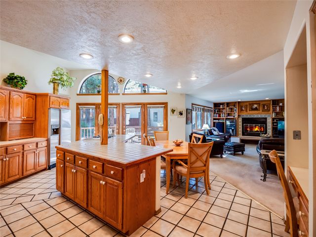 2176 La Tierra, Los Alamos, NM 87544