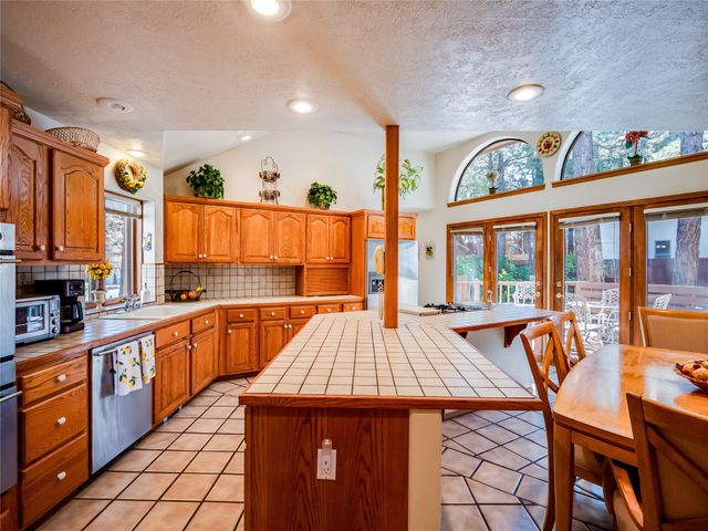 2176 La Tierra, Los Alamos, NM 87544