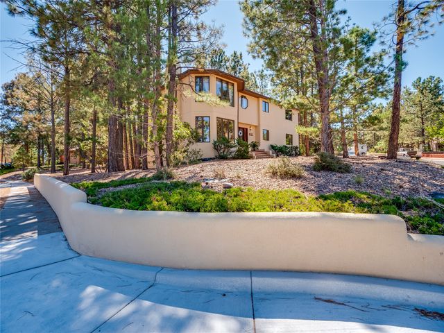 2176 La Tierra, Los Alamos, NM 87544