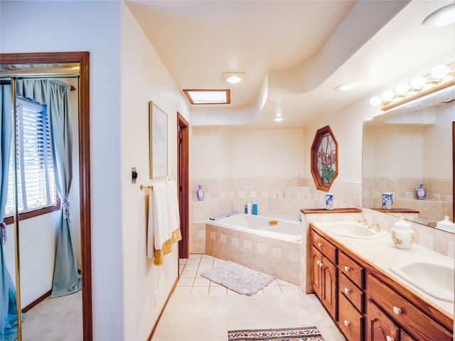 2176 La Tierra, Los Alamos, NM 87544