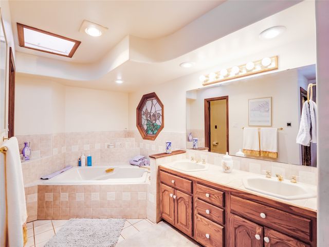 2176 La Tierra, Los Alamos, NM 87544