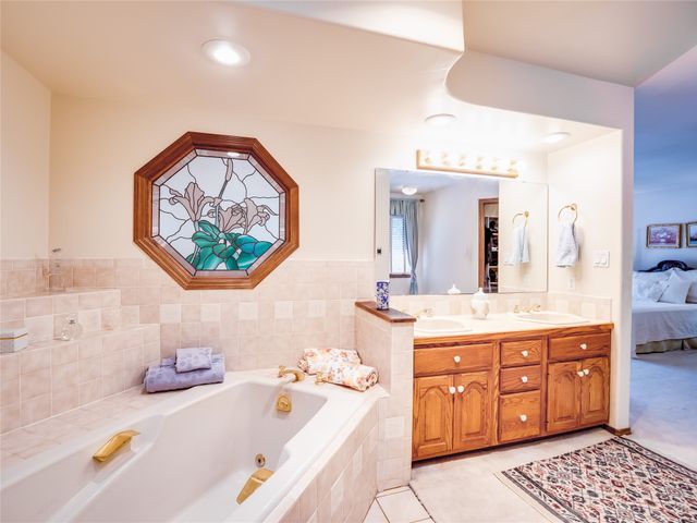 2176 La Tierra, Los Alamos, NM 87544