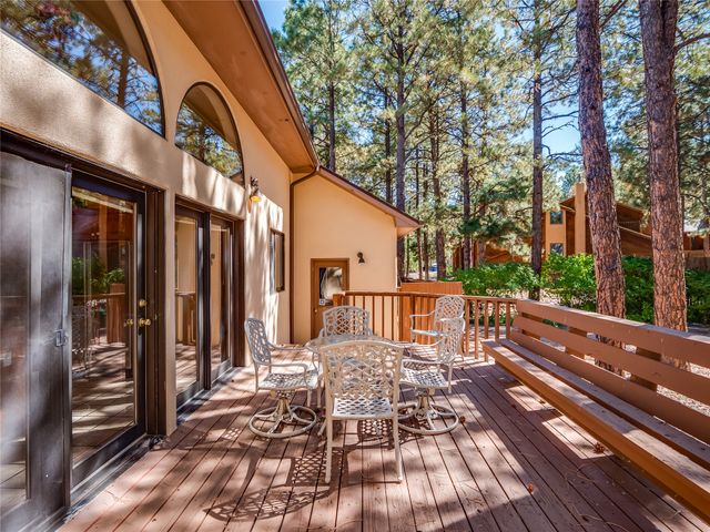 2176 La Tierra, Los Alamos, NM 87544