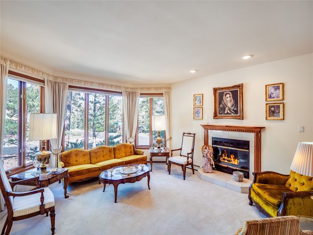 2176 La Tierra, Los Alamos, NM 87544