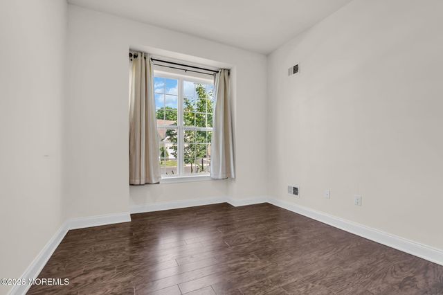 27 Flagstone Court, Freehold, NJ 07728