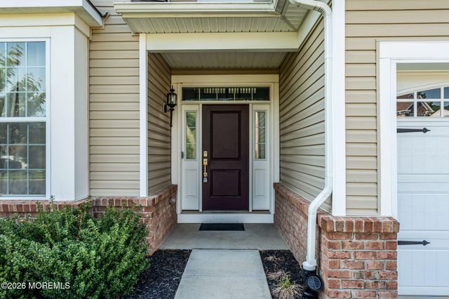 27 Flagstone Court, Freehold, NJ 07728
