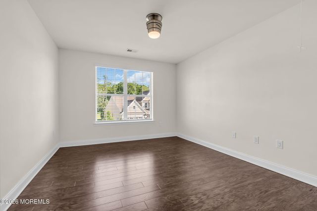 27 Flagstone Court, Freehold, NJ 07728
