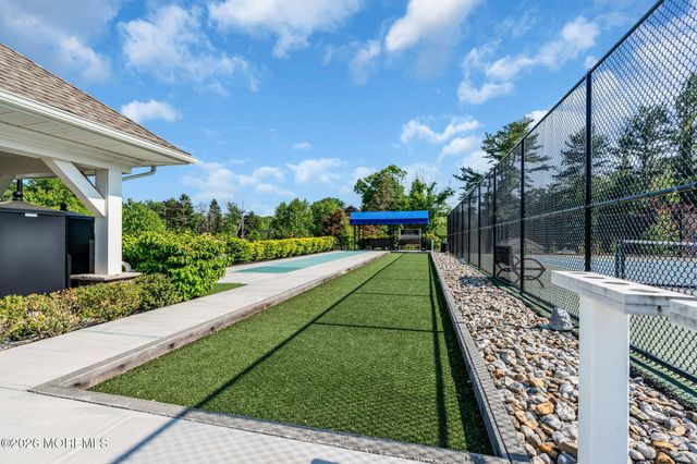 27 Flagstone Court, Freehold, NJ 07728