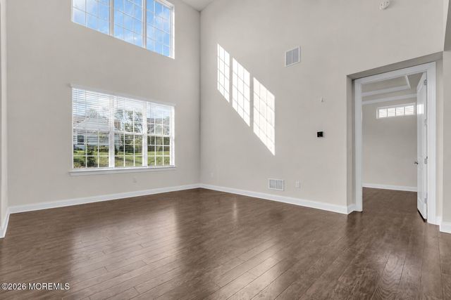 27 Flagstone Court, Freehold, NJ 07728